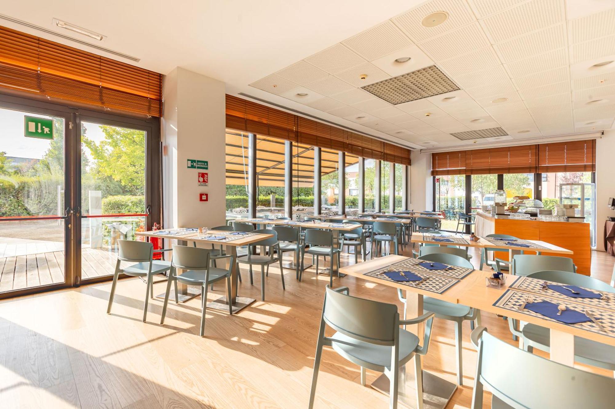 New Ipoint Hotel Сан-Джованни-ин-Персичето Экстерьер фото